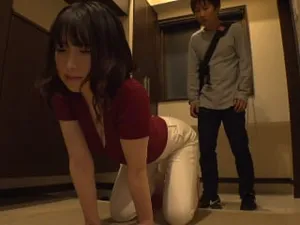 Alina Lopez bị anh trai cùng cha khác mẹ xuất tinh vào âm đạo