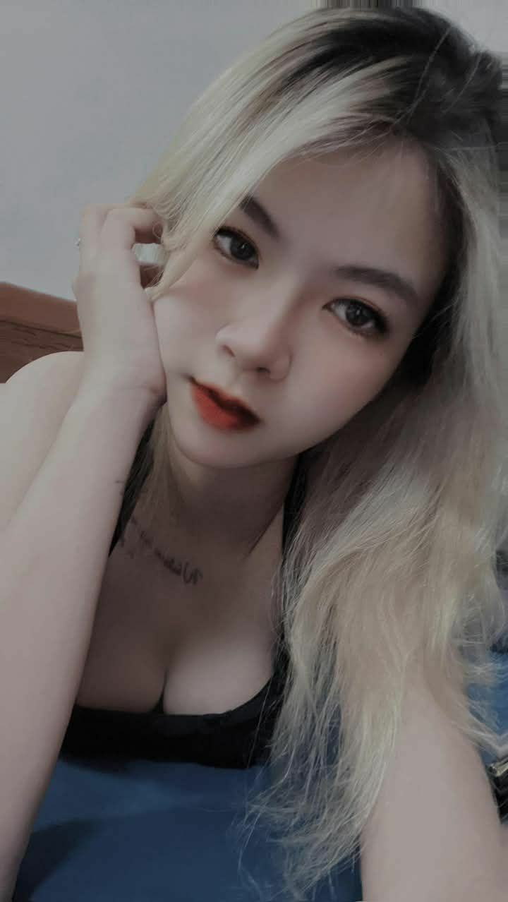 Địt nhau vụng trộm cùng cô bạn thân lồn nhiều nhớt